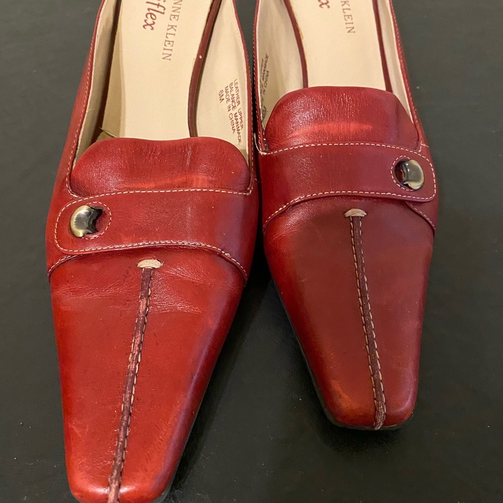 Anne Klein Women’s Size 6M Red Leather Mules with Seam down the front of shoe - Picture 7 of 10